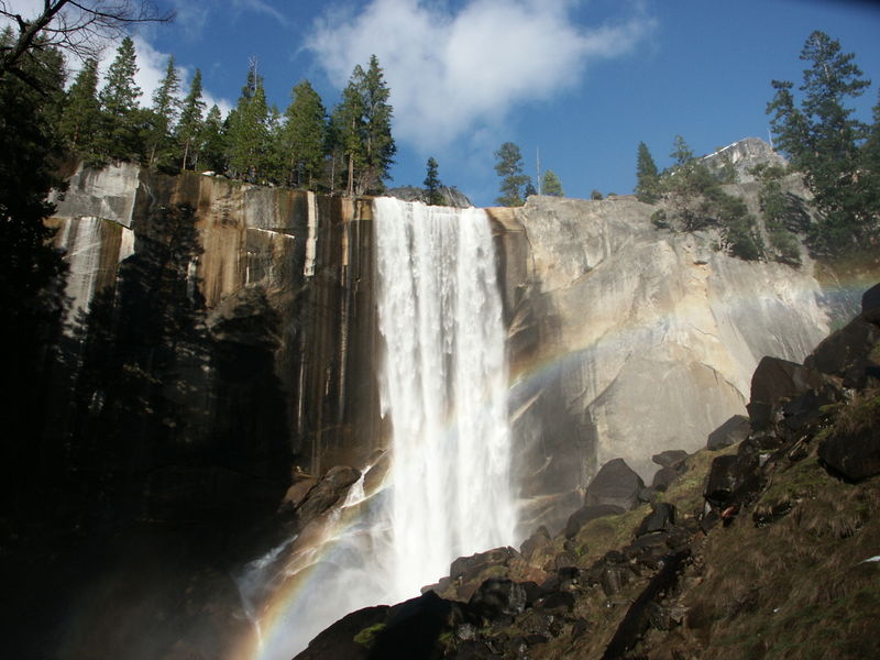 800px Yosemite N.P. 2C Vernal Falls Rainbow